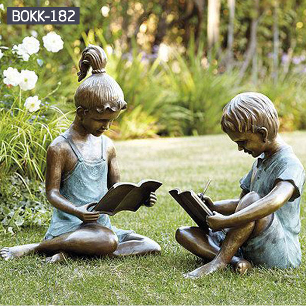 Outdoor garden decor bronze sculptures of boy and girl is reading books for sale