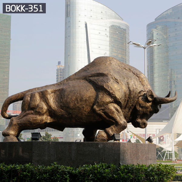 Metal bull leaping bronze statue for public garden decor