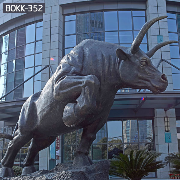 Outdoor giant raging bull sculpture bronze metal street decor