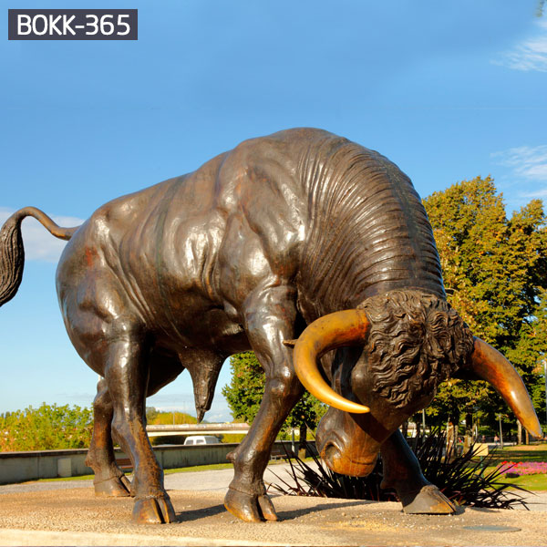 Stock market bull statue for outdoor garden decor