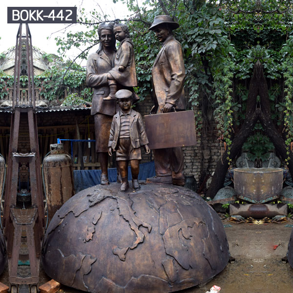 Bespoke design father mother and children standing on the global bronze casting life size statues for sale
